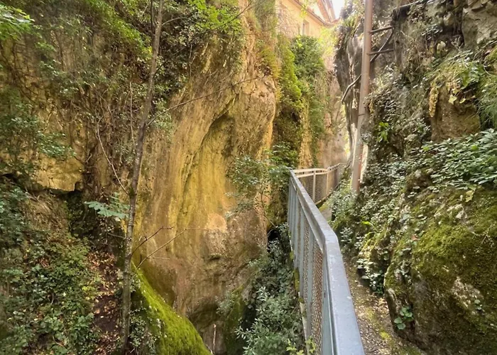 18th Century Samnium Stone Nyaraló Alfedena