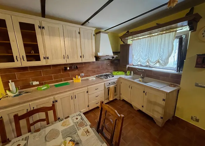 18th Century Samnium Stone Nyaraló